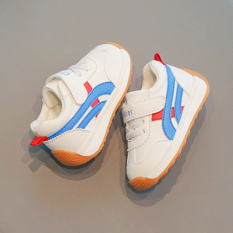 2024 otoño zapatos de cuero para niños al por mayor zapatos de argán de fondo suave zapatos para correr zapatillas de deporte estilo coreano entrega