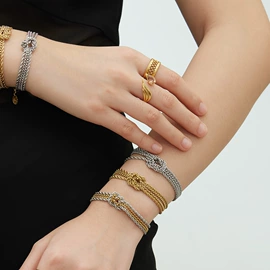 耳环;项链;首饰套装