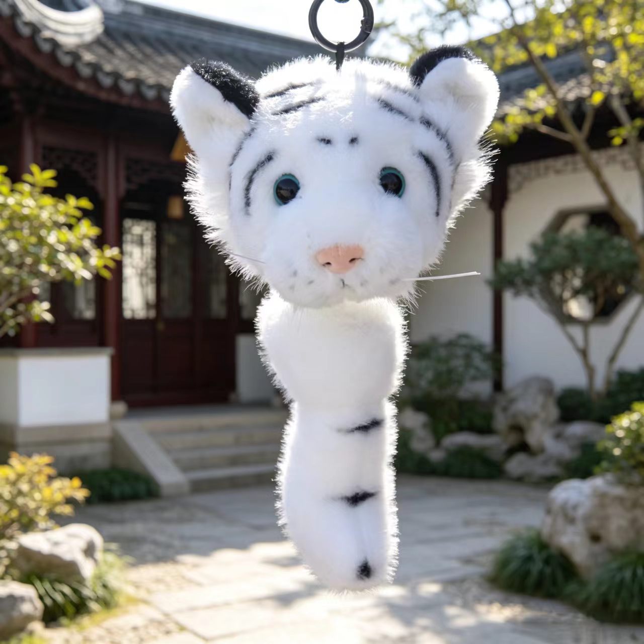 White tiger pull pendant