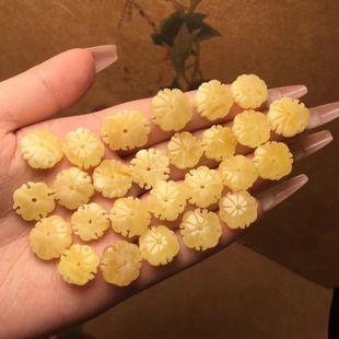 Natural Russian beeswax carving Crocore chicken oil yellow wax rich accessories Ketang jewelry origin wholesale