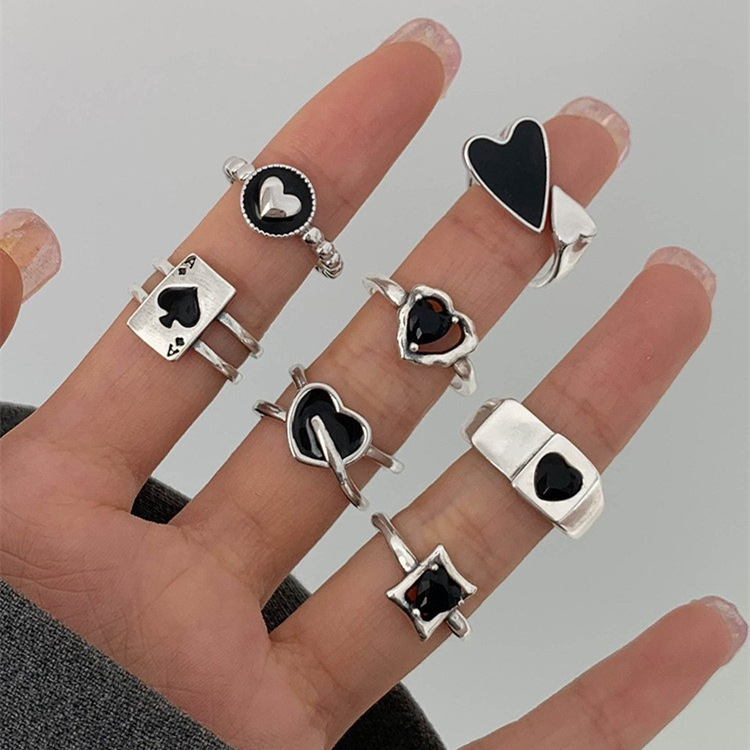Retro fashionable geometric ring with zircon