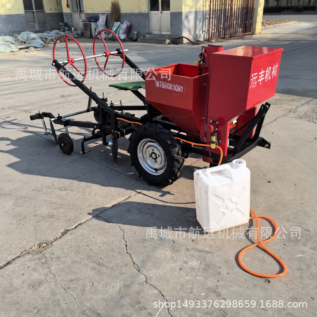 单行土豆播种机价格  马铃薯洋芋起垄施肥覆膜打药铺滴灌带一体机