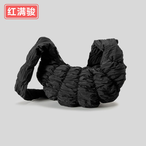 春夏新款褶皱月牙单肩斜挎包可颂半月手提包女泡泡云朵包牛角包