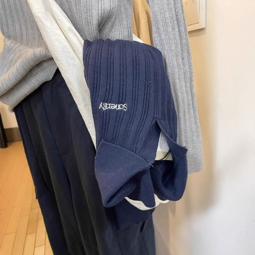 Minimalist Embroidered Polo Neck Long-Sleeve Knit Top for Women, Autumn Outerwear Design with Notched Strips