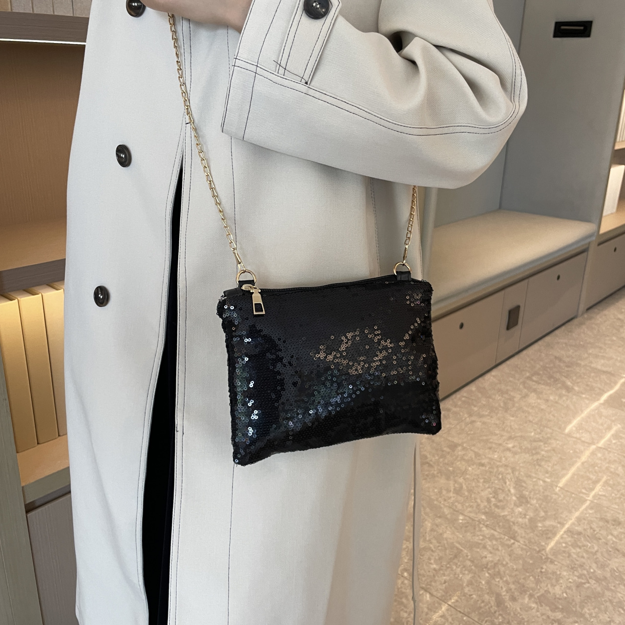 Women's Small Sequin Solid Color Streetwear Sequins Zipper Shoulder Bag display picture 17