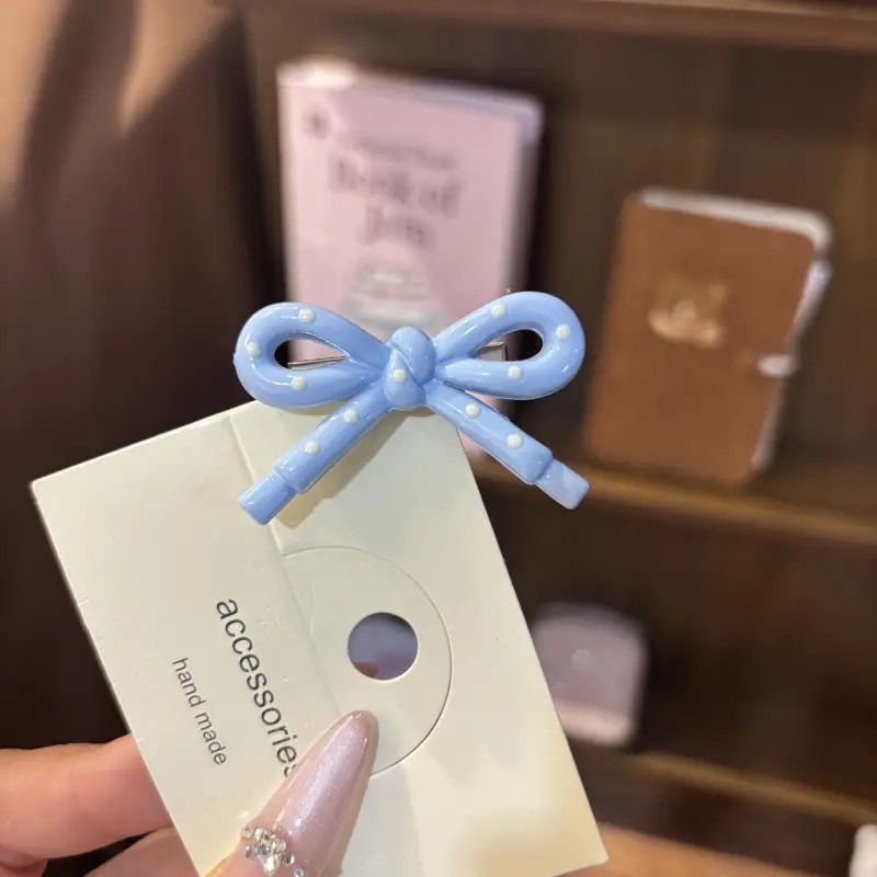 파란색 활 머리핀