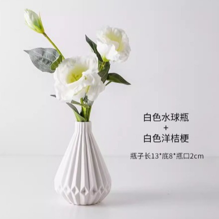 흰색 수구 병 + 흰색 eustoma grandiflorum