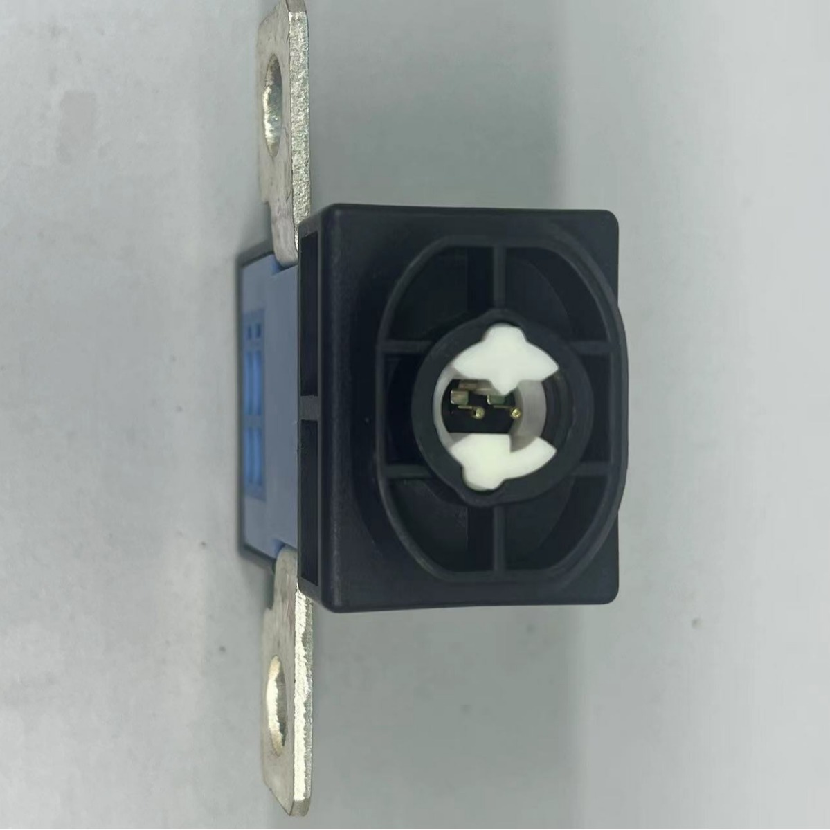 N000000006984 power-off switch is suitable for mercedes benz c E-class GLS Gl battery protector to store overload