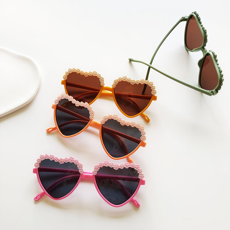 Fashion New Heart Shape Multicolor Frame Children Sunglasses display picture 4