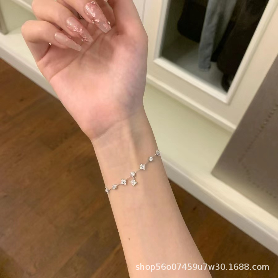 Light Luxury Four-leaf Clover Zircon Bracelet for Women 2024 New Hot Style Simple Elegant Stackable High-end Exquisite Hand Jewelry