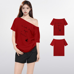赤い露肩半袖tシャツ女性夏2025新デザイン感ゆるい大版一字肩純綿上着夏
