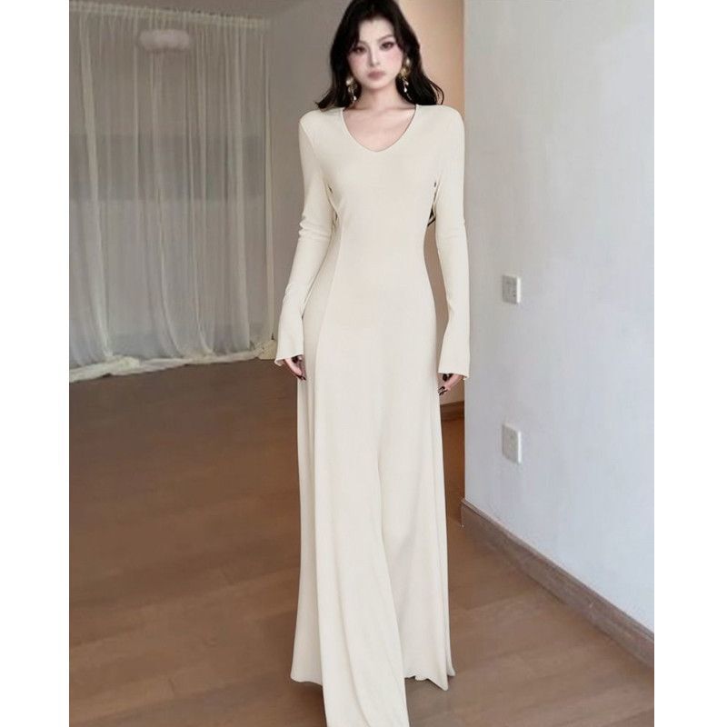 Knitted Dress for Women, Autumn and Winter, Suitable as an Inner Layer for a Coat, Brushed Thick Long Skirt, Pear-Shaped Long Skirt with Waist-Cinching Design