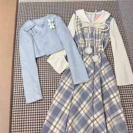 新款秋季一整套法式时尚减龄复古设计毛球格纹连衣裙+短款外套女