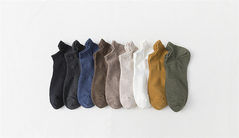 Men's Simple Style Solid Color Cotton Ankle Socks A Pair display picture 2