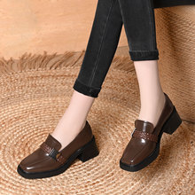 �͹�Ӣ���L���^����ЬŮʿ����и������b�Ƥ����һ�_�Ŵָ���Ь