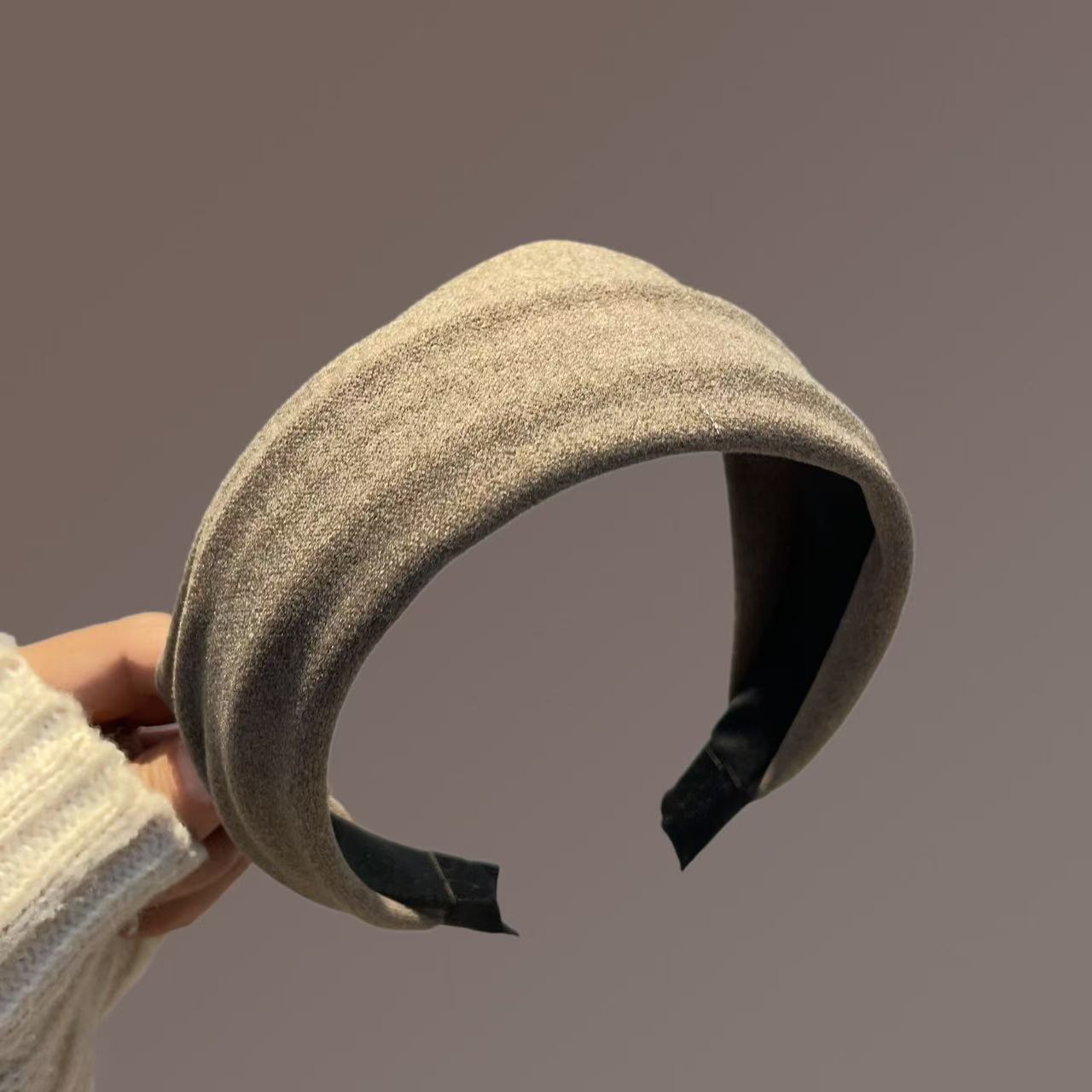 Oatmeal velvet wide-brimmed headband