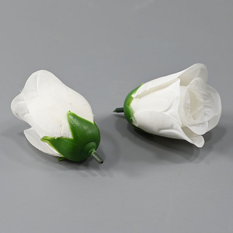 Fábrica al por mayor rosa imitación semiacabado tela de terciopelo brotes de primavera flores con agujeros de núcleo recto arreglos de flores DIY accesorios hechos a mano