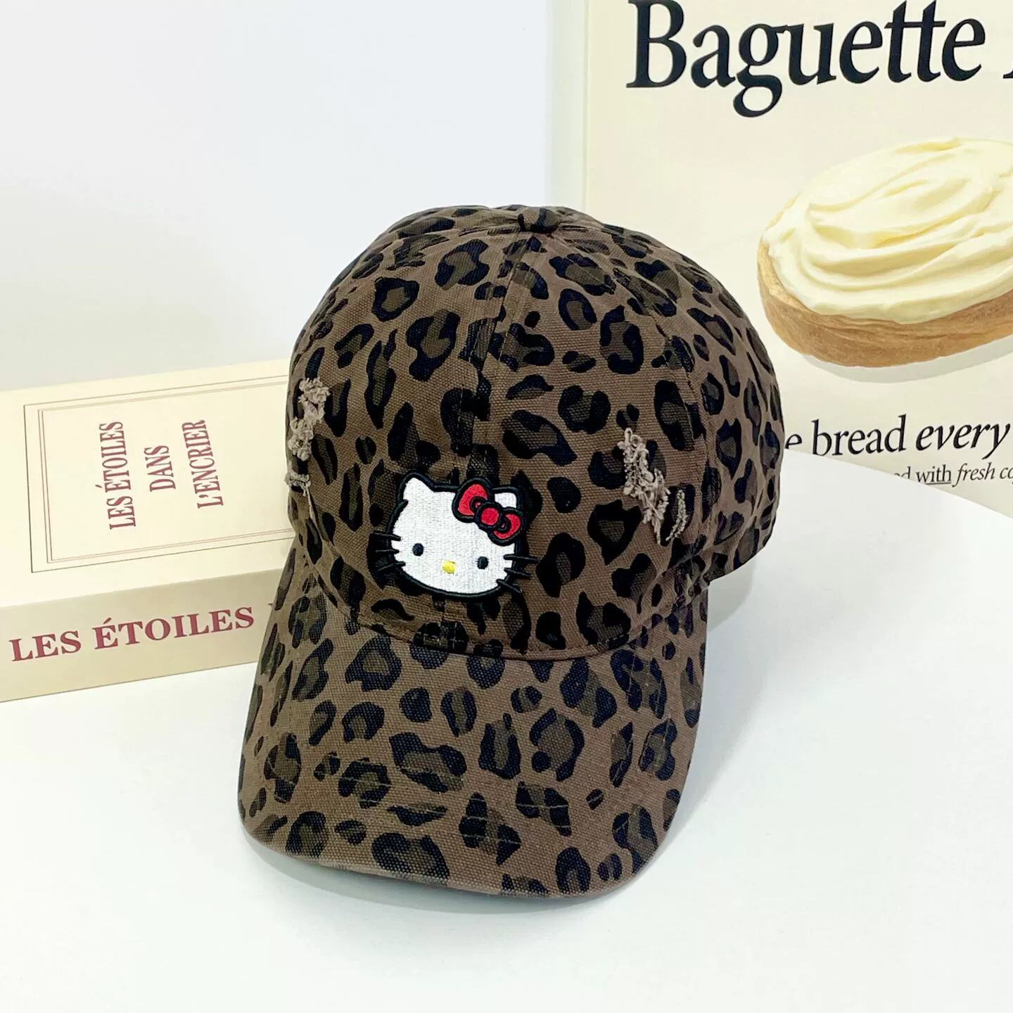 Sanrio, hello kitty, cute baseball cap with bow, with embroidery