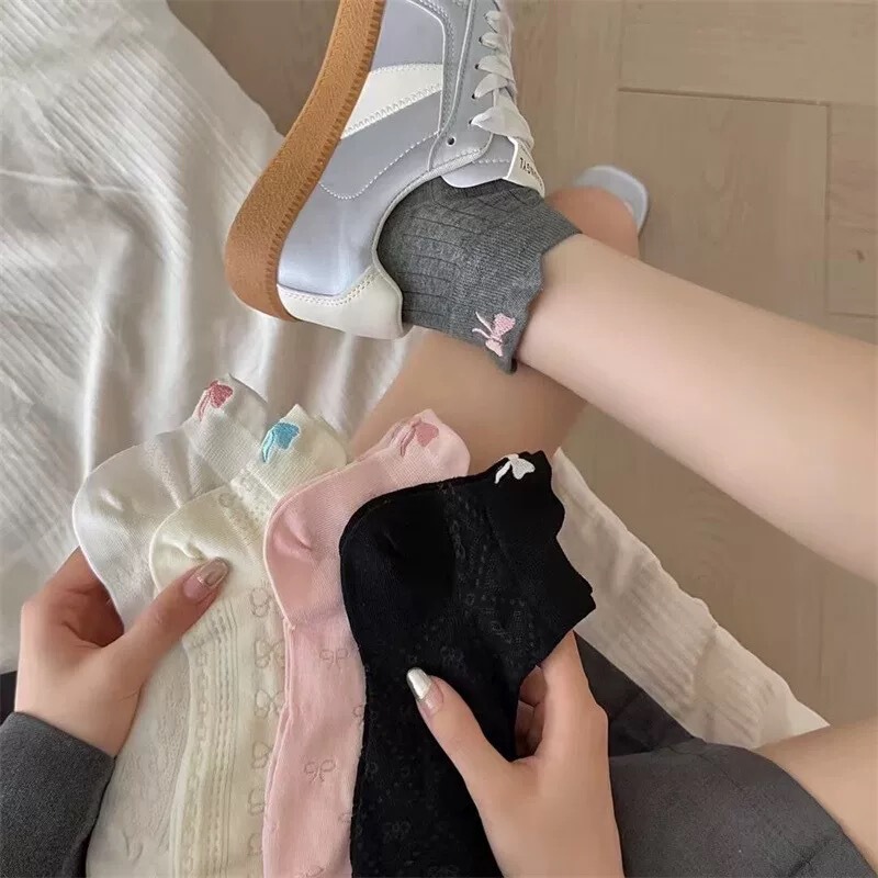 Macaron-Colored Bowknot Embroidered Short Socks for Women, Vertical Stripe Texture Thin Cotton Socks, Student Low-Cut Shallow Socks with Rolled Edges