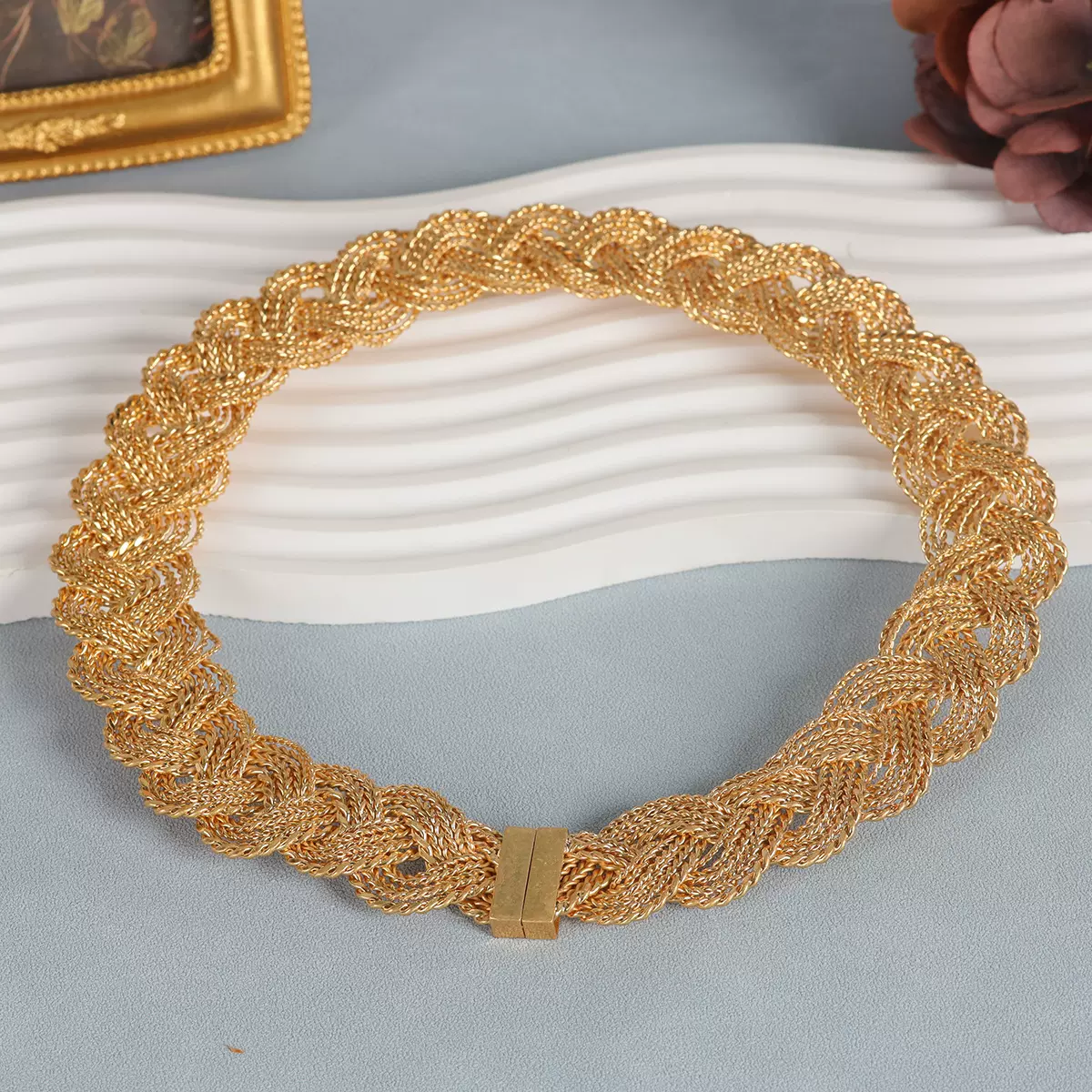 中古vintage高级感时尚个性气质百搭小众设计哑光金麻花链条项圈