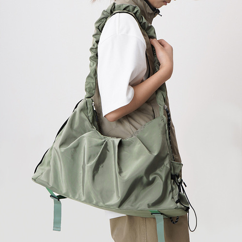 Large-capacity casual crossbody bag for women  new pleated bag college student commuter drawstring neutral class shoulder bag