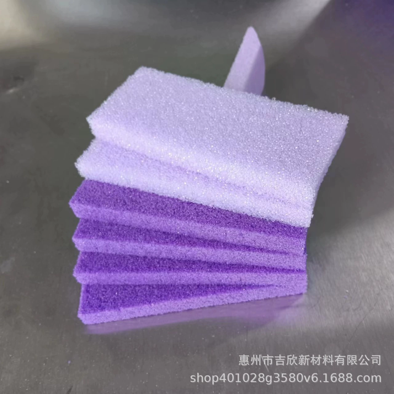 Производители источника производят монохромный двухцветный шлифовальный камень для ног из полиуретановой пемзы для удаления омертвевшей кожи на подошвах ног и губки для ног.