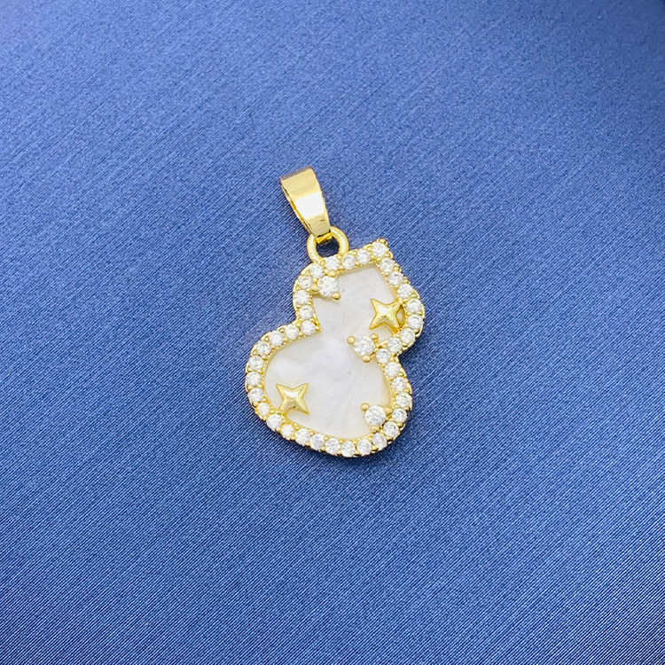 百種類のペンダントは心のままにファッションの経典を配合します。カップルの美しいペンダントは親友のアクセサリーを送ります。