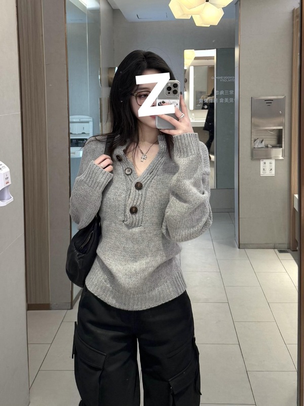 韩系早秋穿搭灰色v领毛衣针织衫女2025新款chic别致上衣女秋季|undefined