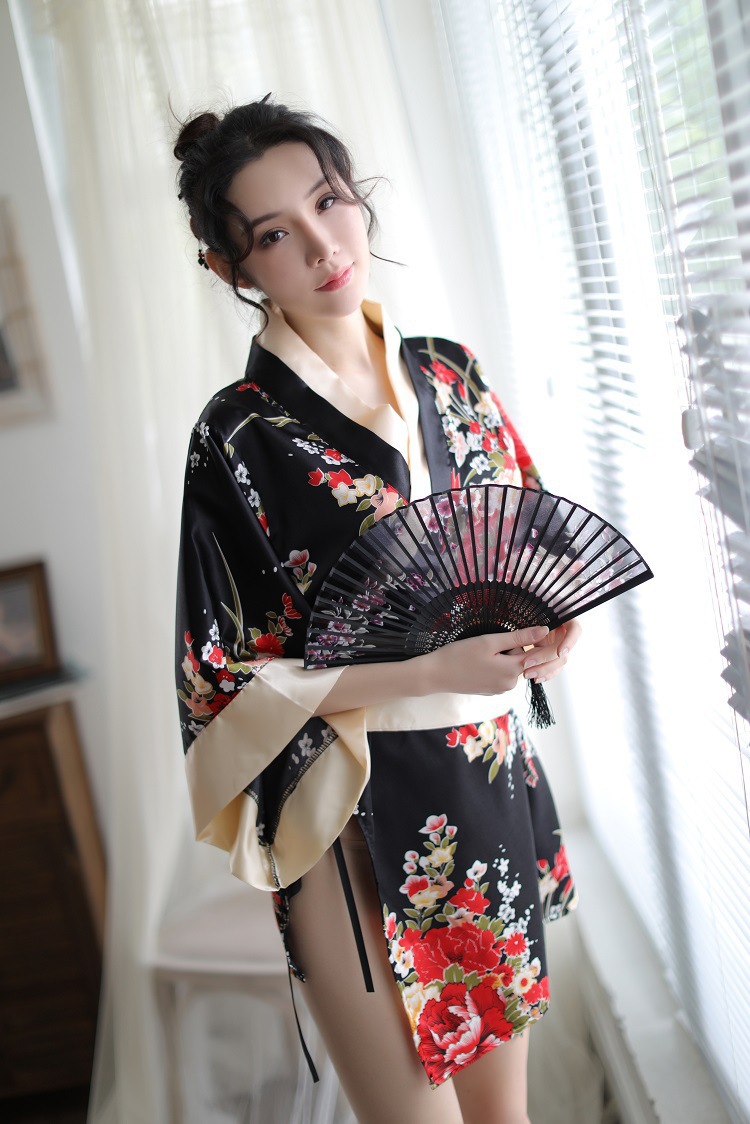 Japanese Print Kimono Robe Set with Thong and Belt, Polyester, One Size — detail image 11