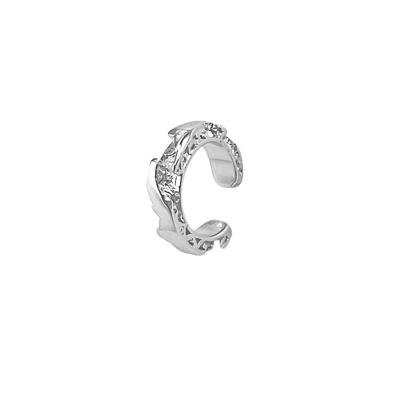 Moski uhan minimalisticen brez piercinga moden stil_voghion.com