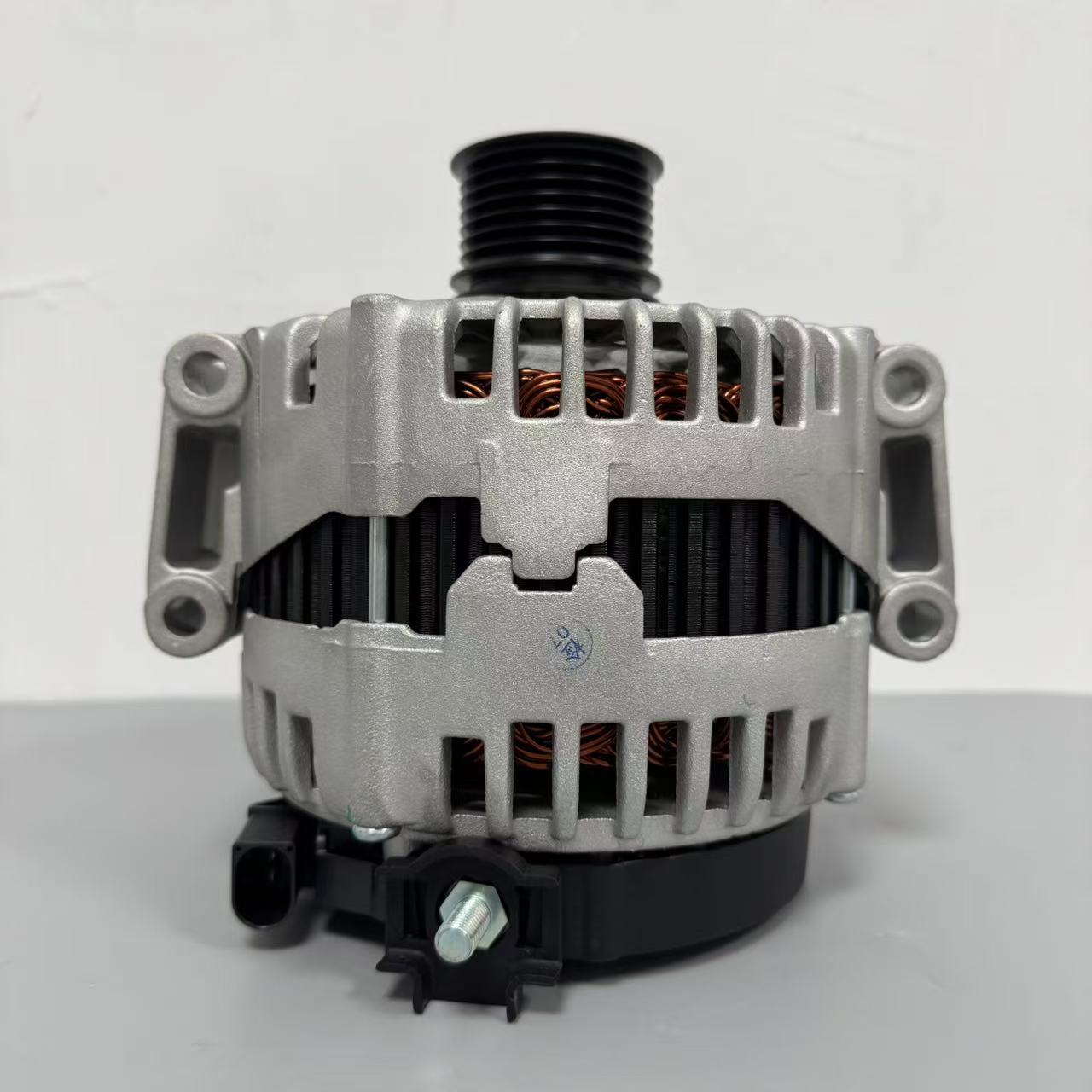 Factory Direct Sales Car Generator Suitable for Mercedes-Benz Drb7790 A013154060280 11304N