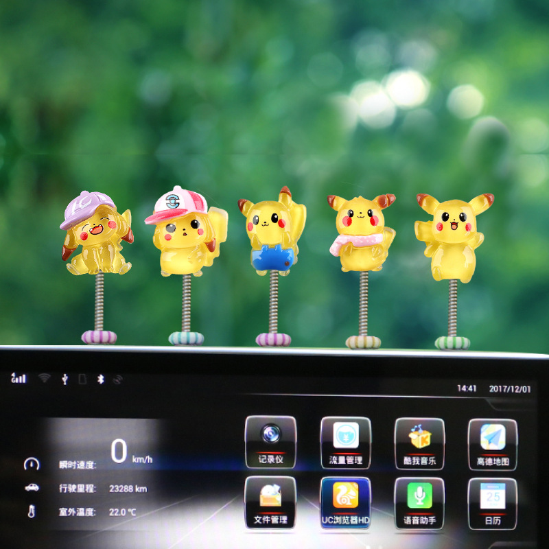 Nuevos productos adorables adornos de automóviles muñecas creativas decoraciones interiores de automóviles primavera sacudiendo la cabeza cabeza cabeza cabeza sala de transmisión directa con mercancías