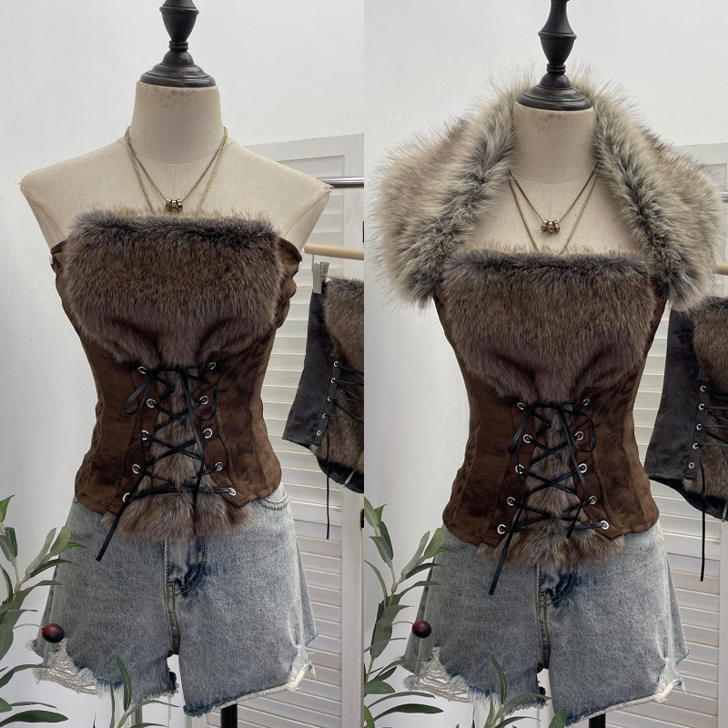 Real shot of a Y2K-style American hot girl's furry, criss-cross strap, tight-fitting, strapless crop top with a detachable faux fur collar, 66378 Real shot of a Y2K-style American hot girl's furry, criss-cross strap, tight-fitting, strapless crop top with a detachable faux fur collar, 66378