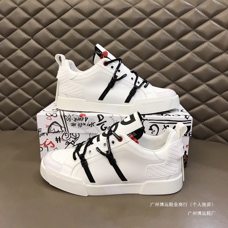 2025 DG nuevo comercio exterior al por mayor coreano popularidad en línea primavera y otoño zapatos deportivos casuales zapatos de cuero pequeños zapatos blancos para hombres