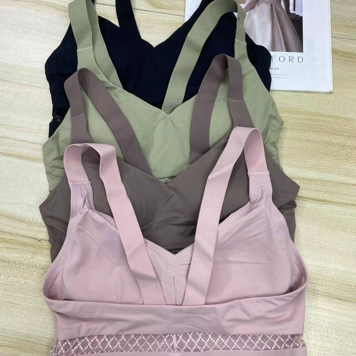 Nuevo cinturón de hombro ancho sin marcas, chaleco de alta calidad, bra de yoga, ropa interior deportiva, mujer