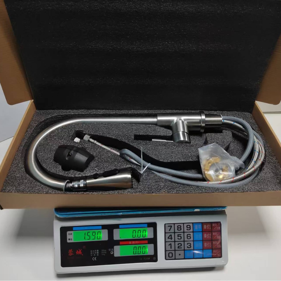 Tire grifo cocina caliente y frío fregadero de acero inoxidable fregadero doble salida de agua retráctil grifo giratorio al por mayor