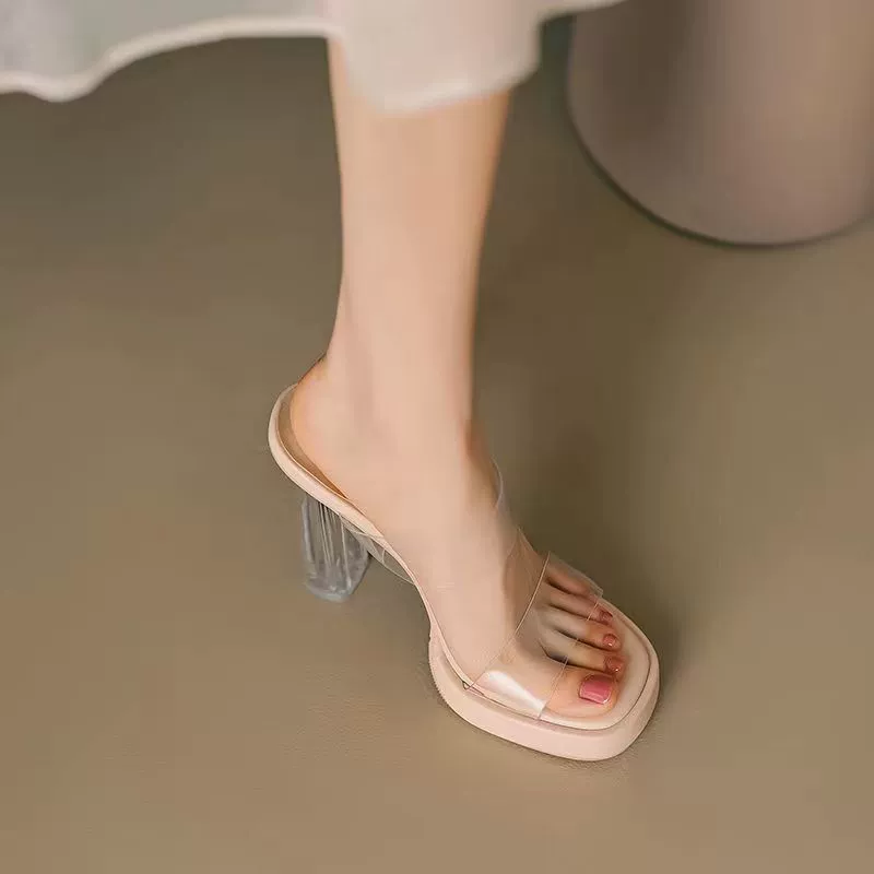 绿色伴侣 Summer slippers with a strap, 2023 collection
