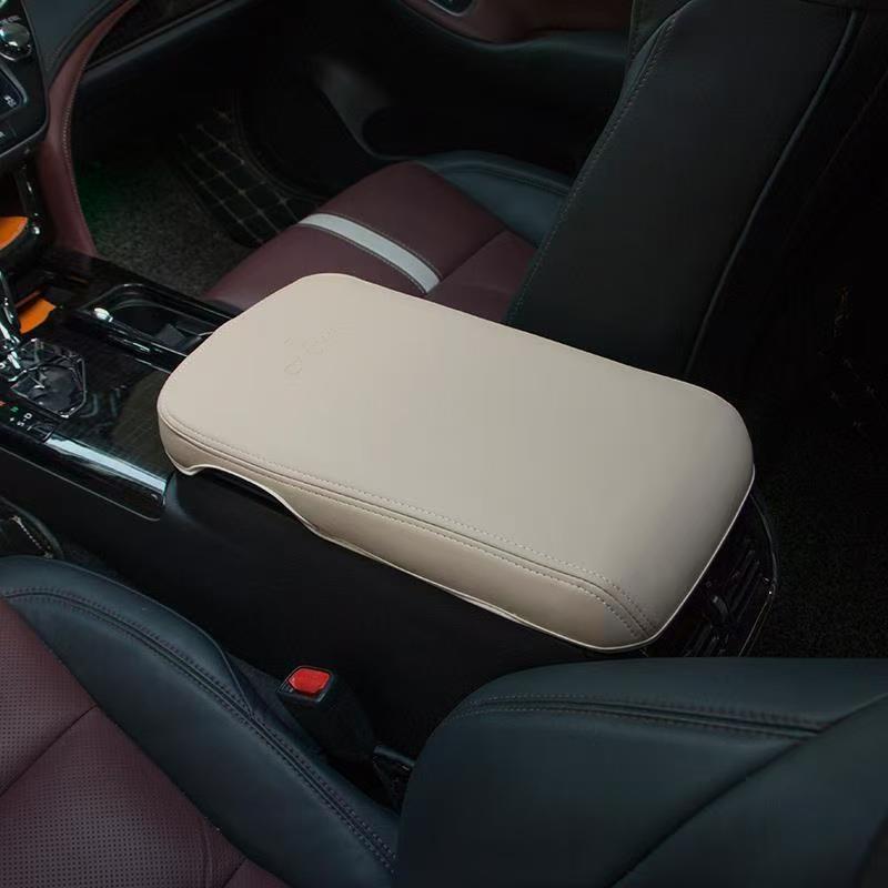 Suitable for Crown 210 Series 2014~2018 Central Armrest Box Cover Leather Armrest Box Protective Cover
