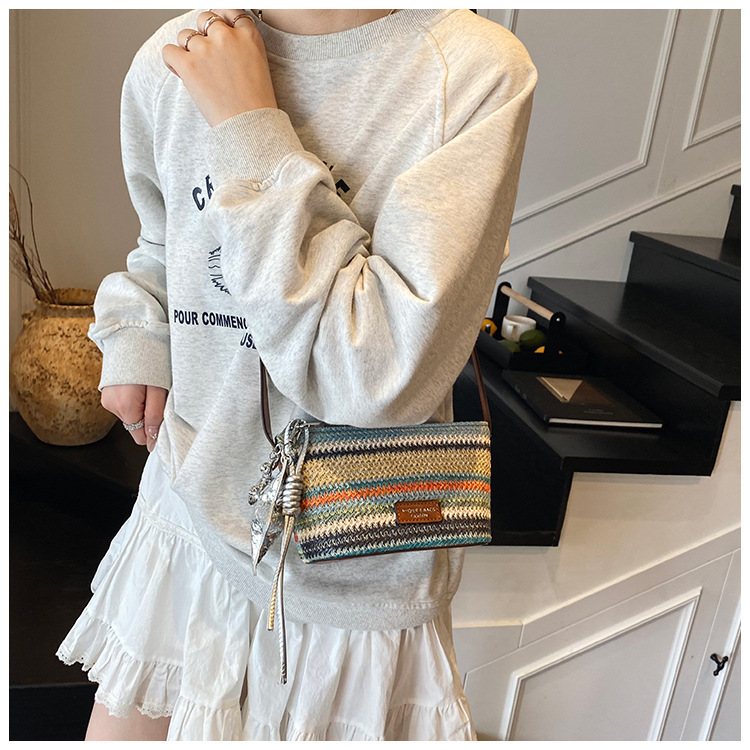 This year, the rainbow woven small bag is in vogue. It's a new summer model for girls in 2025, a trendy single-shoulder bag with contrasting colors and a crossbody bag undefined