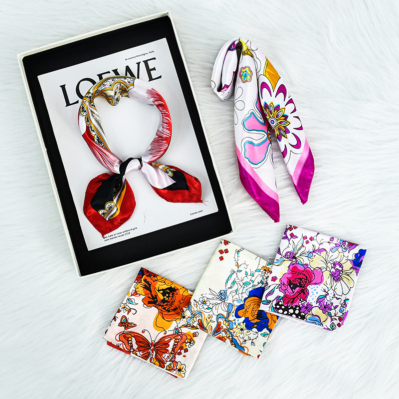 Alta sensación de primavera impresa pañuelo 50 color cuello de cor corta pañuelo cuadrado de color flor francesa retró pañuelo de seda damas