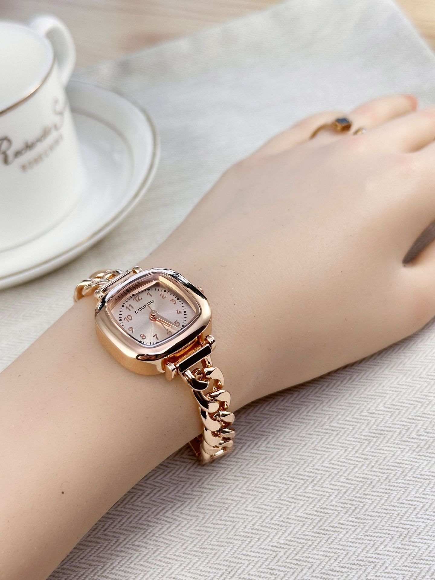 50g Weight Ordinary Glass Mirror Material Alloy Strap Material Watch Classification Pointer Display Type Single Folding Buckle Buckle Style Square Dial Shape Weekend Occasion Quartz Movement Geometric Pattern All Seasons Season Women's Gender Casual Style Casual Geometric Single Folding Buckle Quartz Watch 13