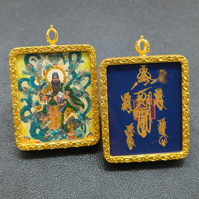 龙虎山道家唐卡吊坠嘎呜盒手绘彩金画芯关将军五雷八卦牌项链批发|undefined