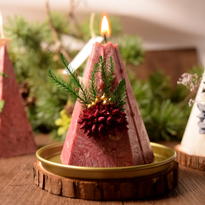 Enfeite de vela natalina criativo em formato de pinheiro com flocos de neve, estilo INS, para nicho ou presente sofisticado._voghion.com