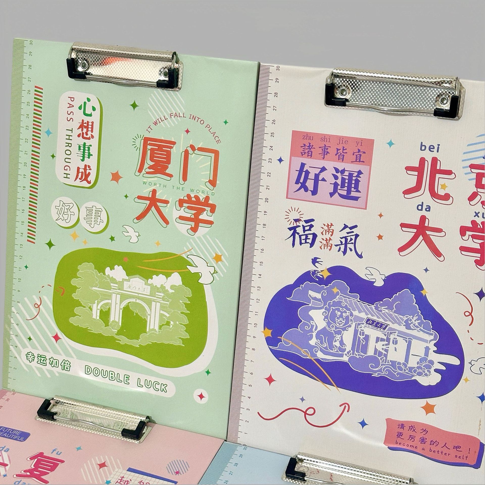 Archivo de clip de tablero A4 dibujos animados de dibujos animados escritos universitarios luchan por los estudiantes de primaria y secundaria para aprender artículos de papelería