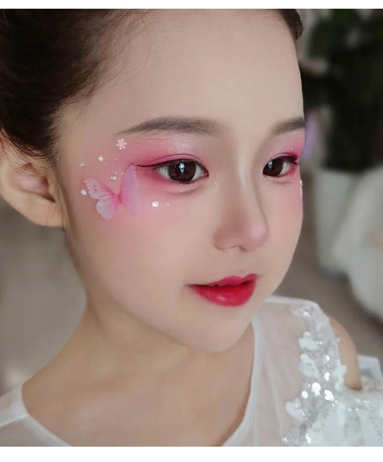 The student stage makeup with colorful eyeshadow, featuring a special blue, green, purple and pearlescent eyeshadow palette, showcases a dazzling performance of makeup undefined
