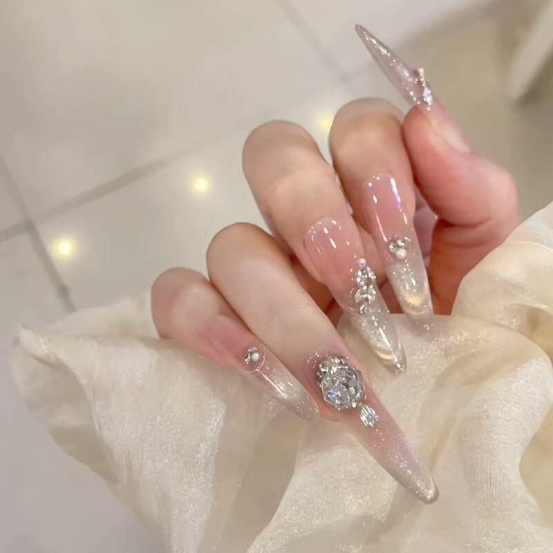 Long and Slender Western-Style Diva Nail Stickers with Clear Nude Gradient, Streamer Design, Cat-Eye Effect, Large Transparent Rhinestones, and Detachable Wearable Nail Patches