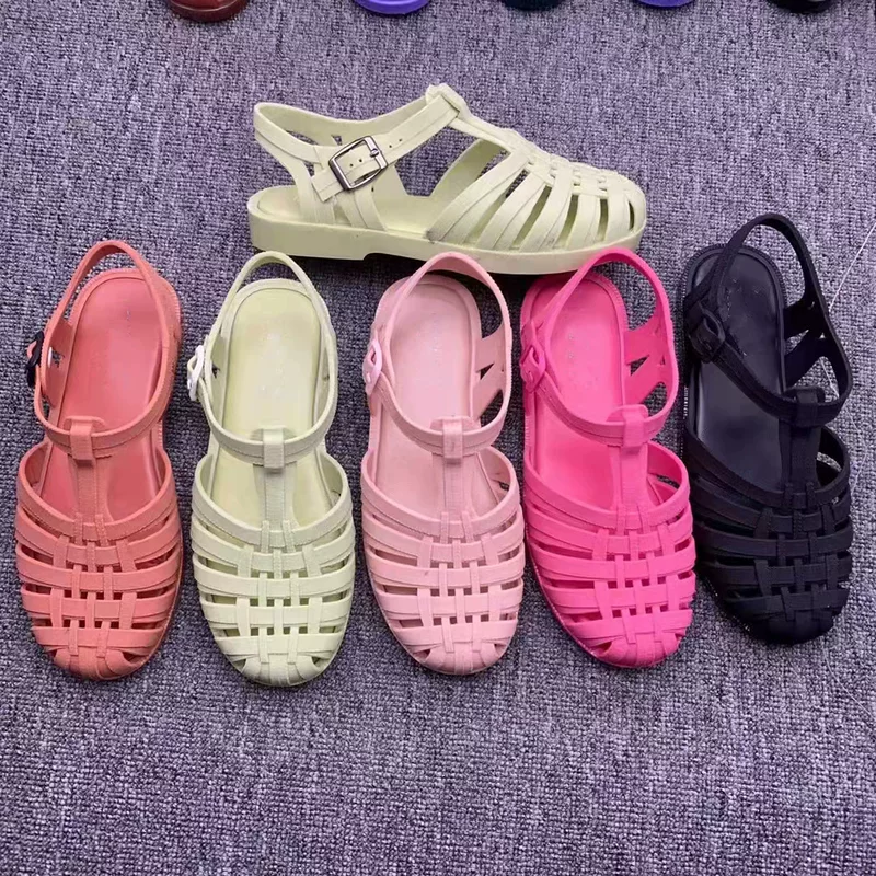 Summer retro beach sandals for leisure