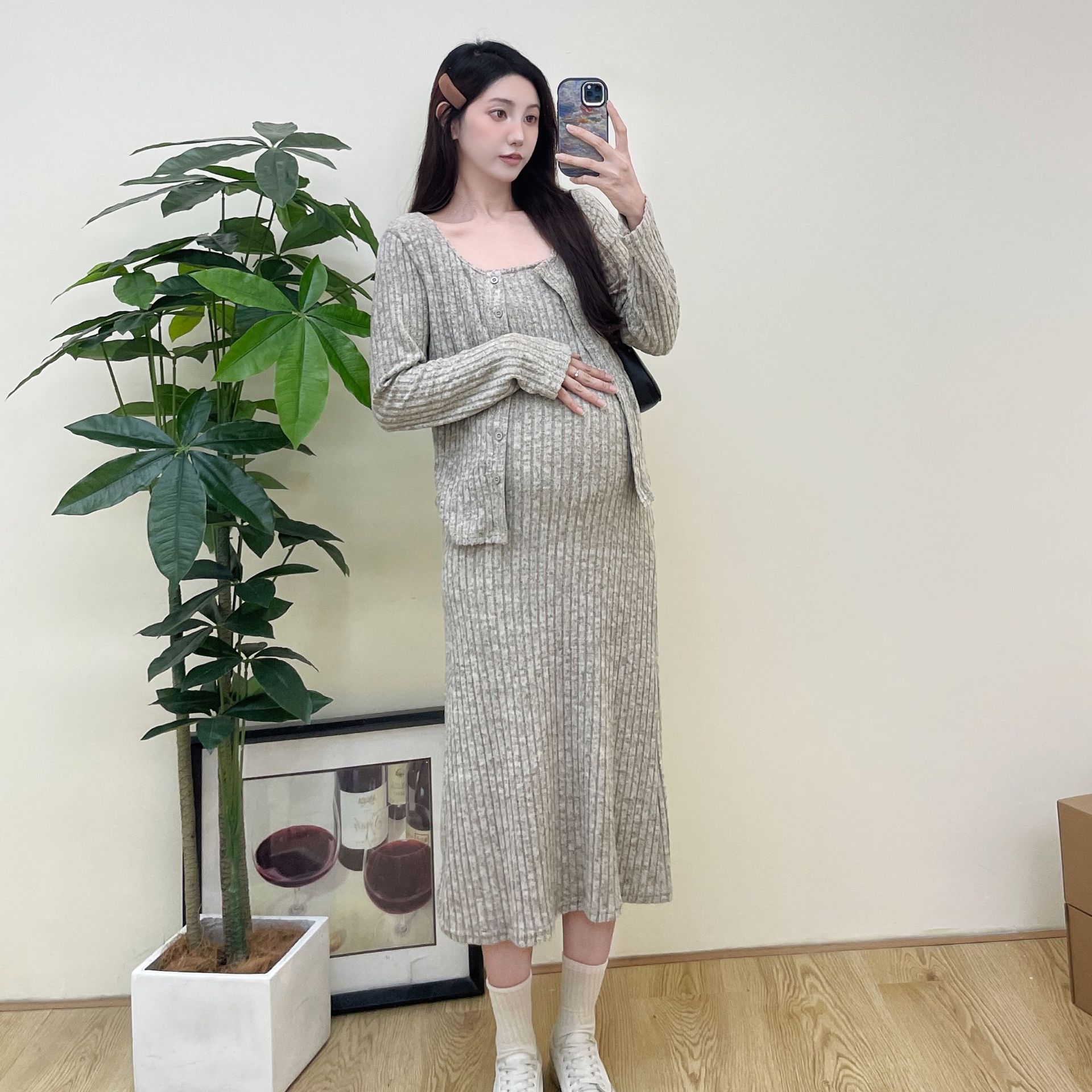 Vestido de maternidad 2024 otoño nuevo temperamento de moda, suave y suave, suelto y delgado, falda de tirantes, cárdigan pequeño