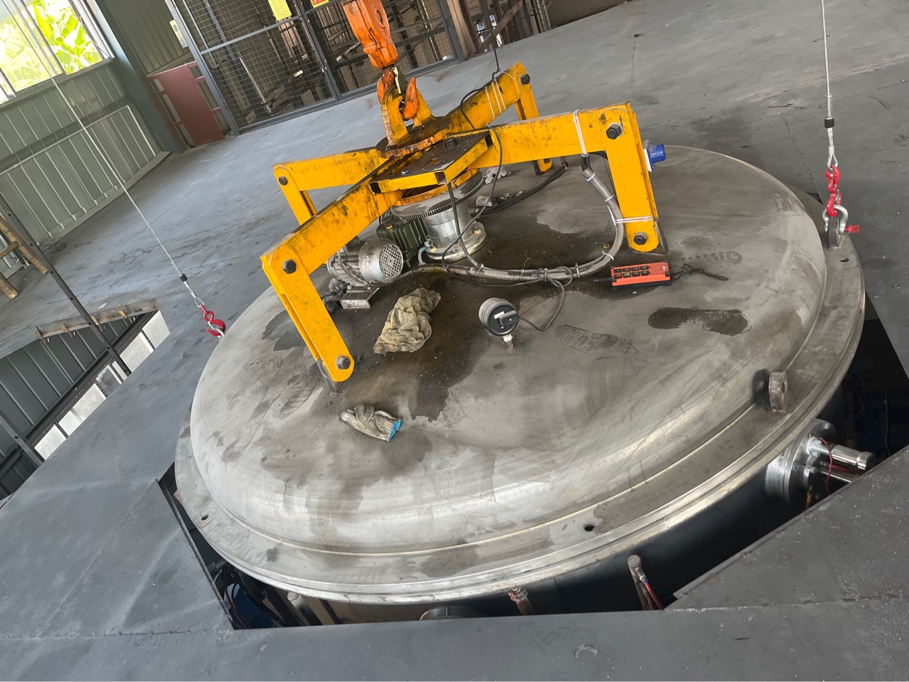 大型不锈钢镀钛炉九成新钛金炉高价回收真空镀膜机家具镀膜设备