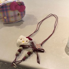 赤い本の同じタイプのかわいいKTのぬいぐるみの携帯電話のチェーンの携帯電話のチェーンの秋冬のキーホルダーのペンダントの掛け縄は通用します。